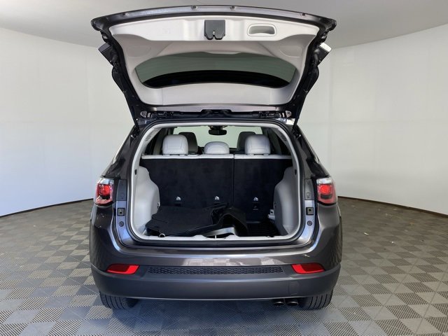 Used 2022 Jeep Compass Limited image 11