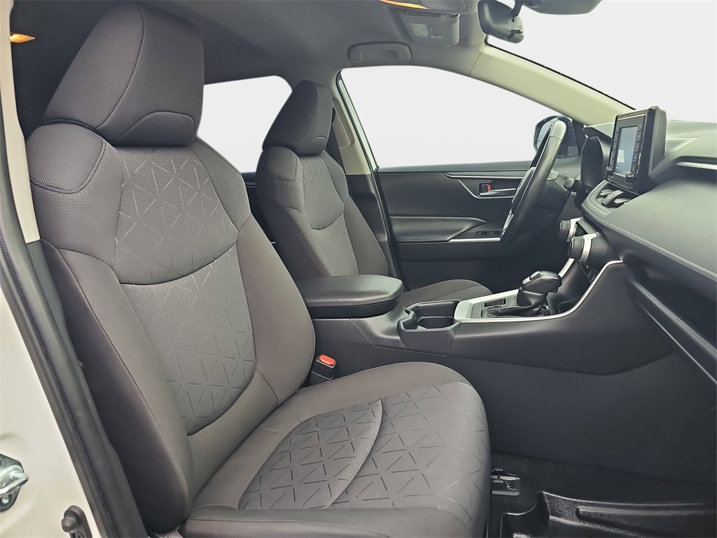 Used 2020 Toyota RAV4 XLE image 10