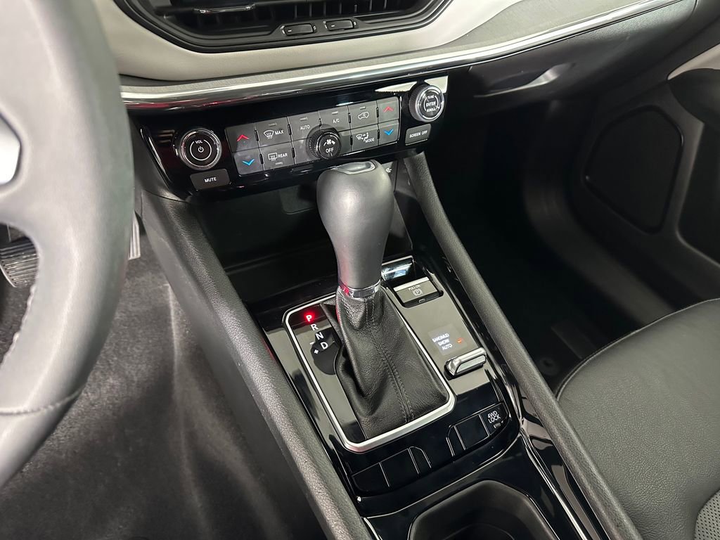 Used 2023 Jeep Compass Limited image 18
