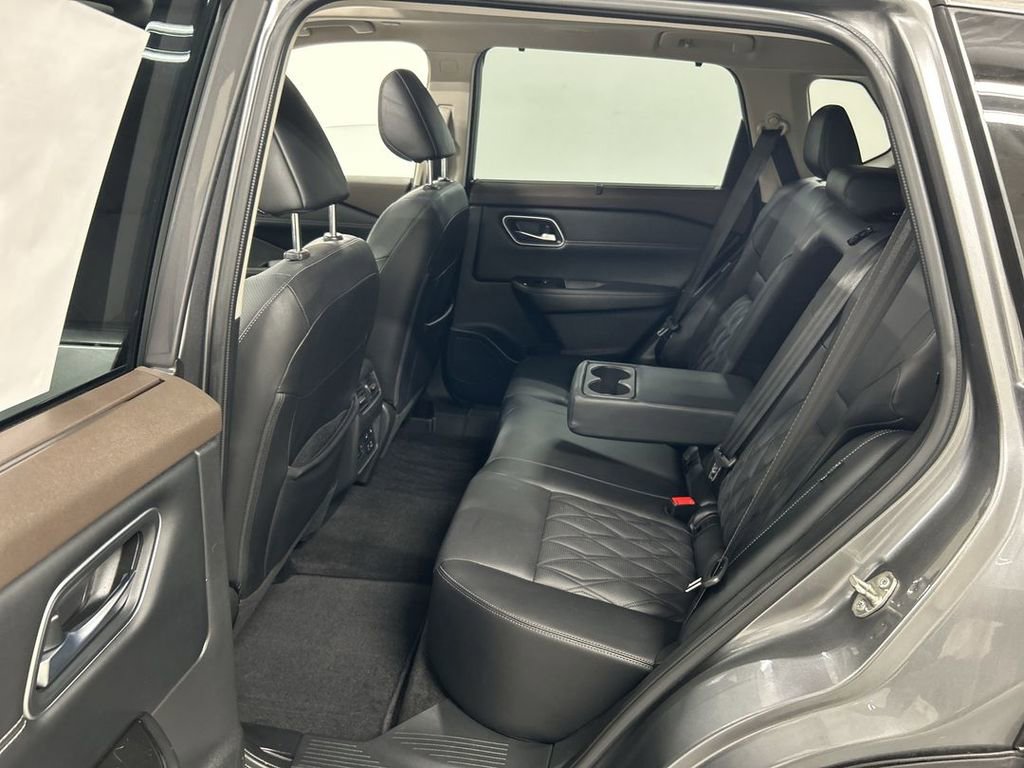 Used 2023 Nissan Rogue Platinum w/ Platinum Premium Package image 21