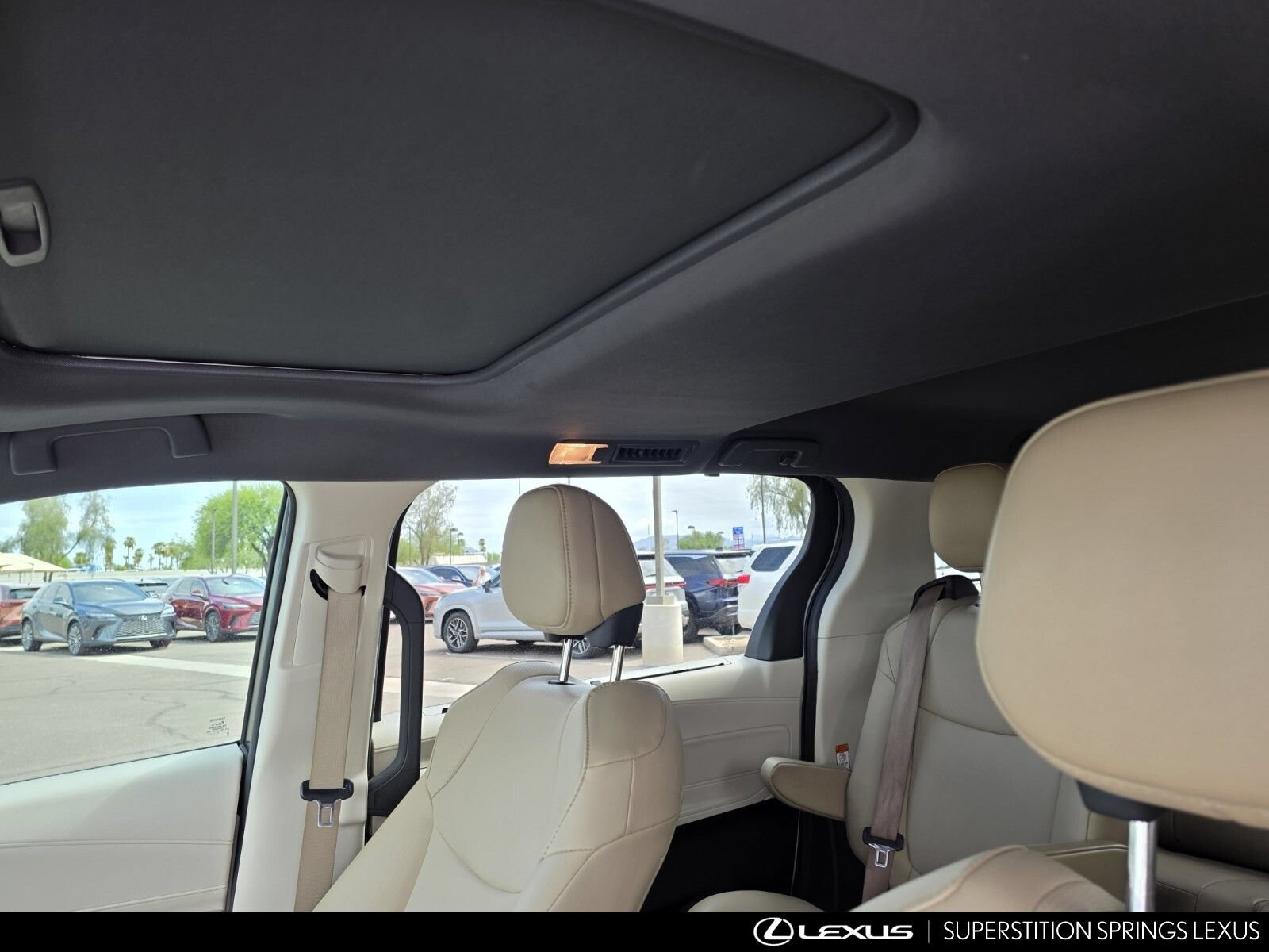 Used 2022 Toyota Sienna XLE FWD image 14