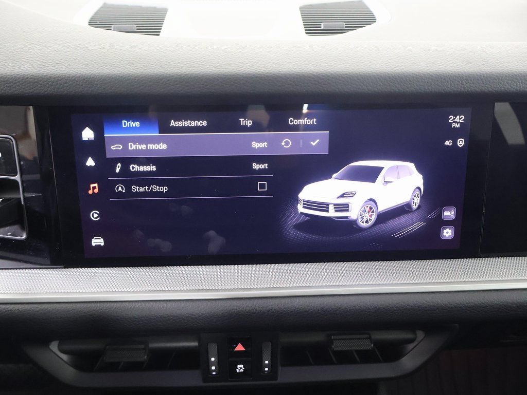 Certified 2025 Porsche Cayenne AWD/4WD image 14