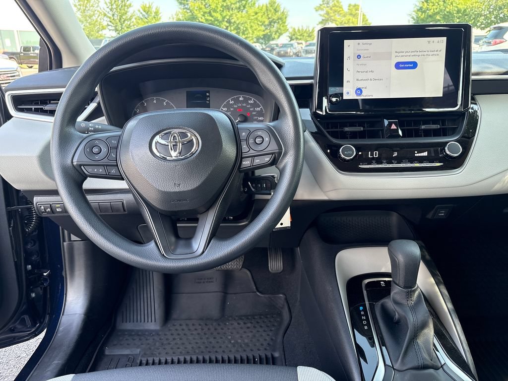 Used 2025 Toyota Corolla LE FWD image 31