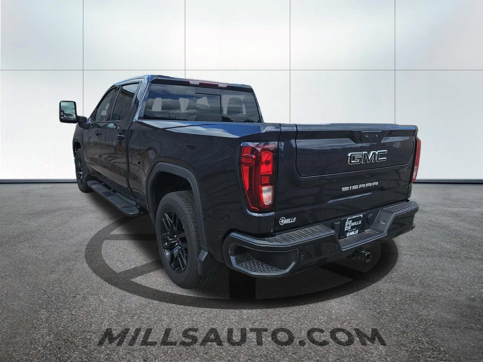 Used 2024 GMC Sierra 1500 Elevation w/ Elevation Premium Package AWD/4WD image 8