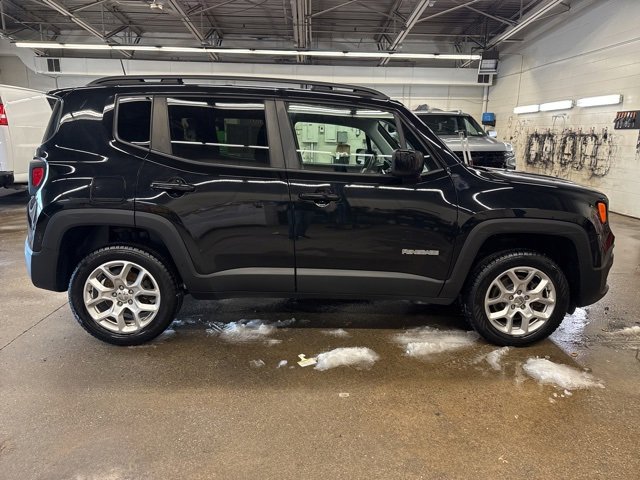 Used 2018 Jeep Renegade Latitude w/ Popular Equipment Group image 7