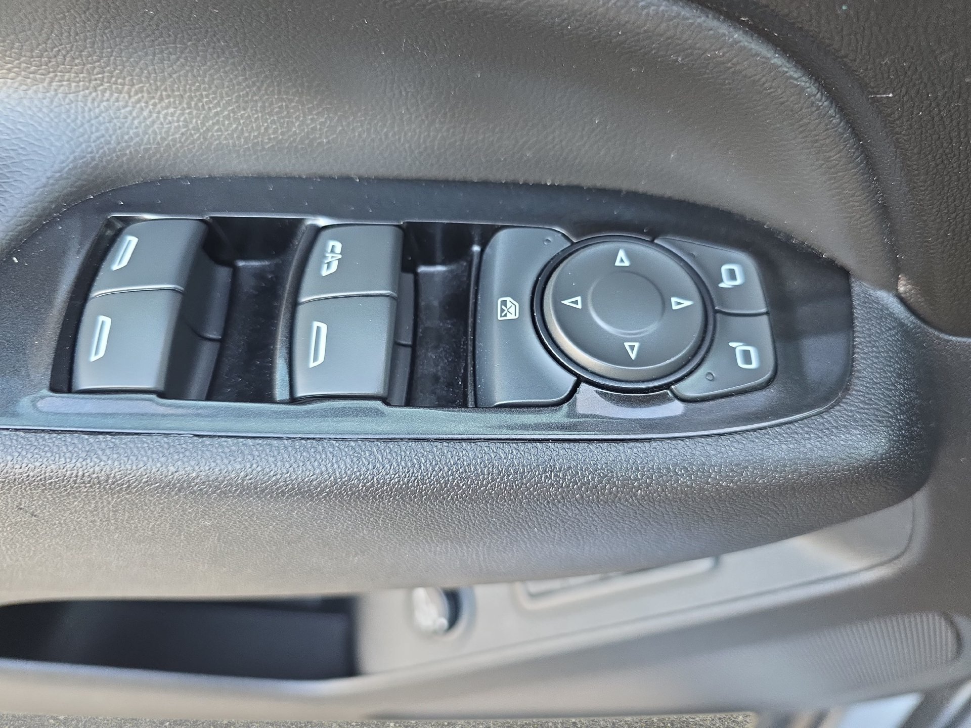 Used 2024 Chevrolet Equinox Premier FWD image 27