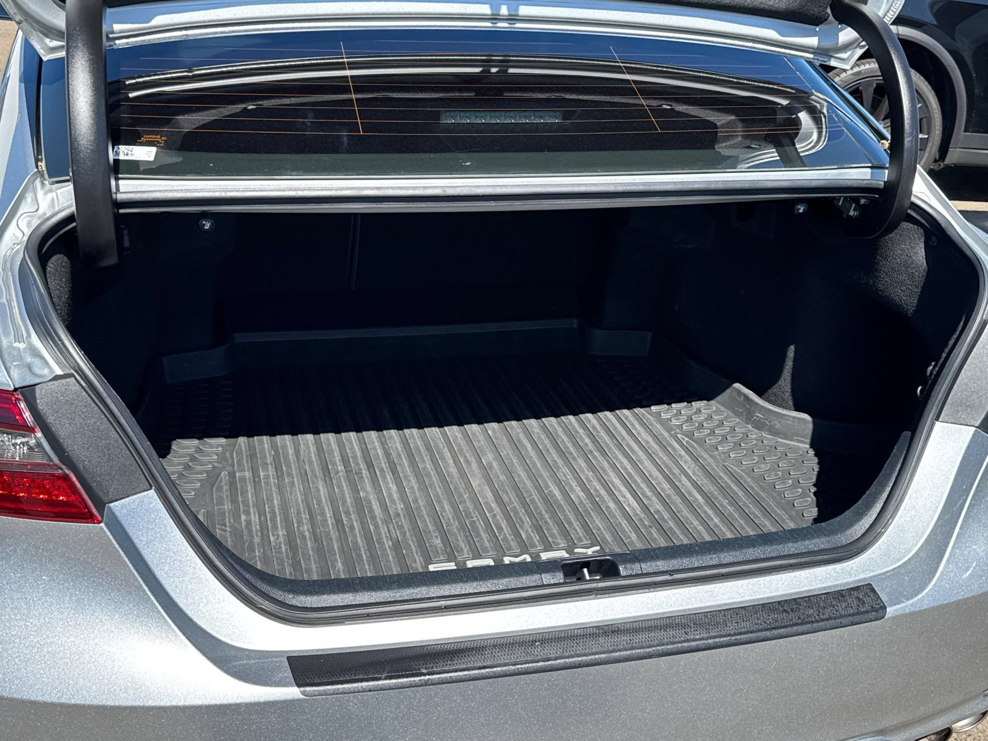 Used 2022 Toyota Camry XSE FWD image 8