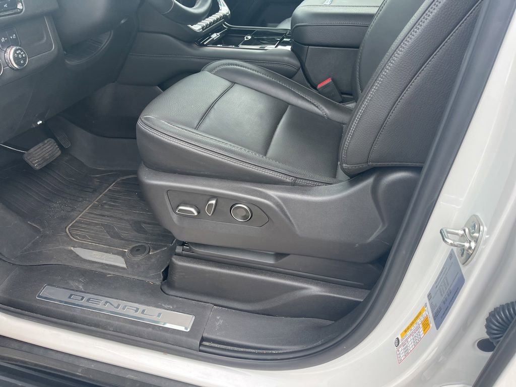Used 2025 GMC Yukon Denali AWD/4WD image 11