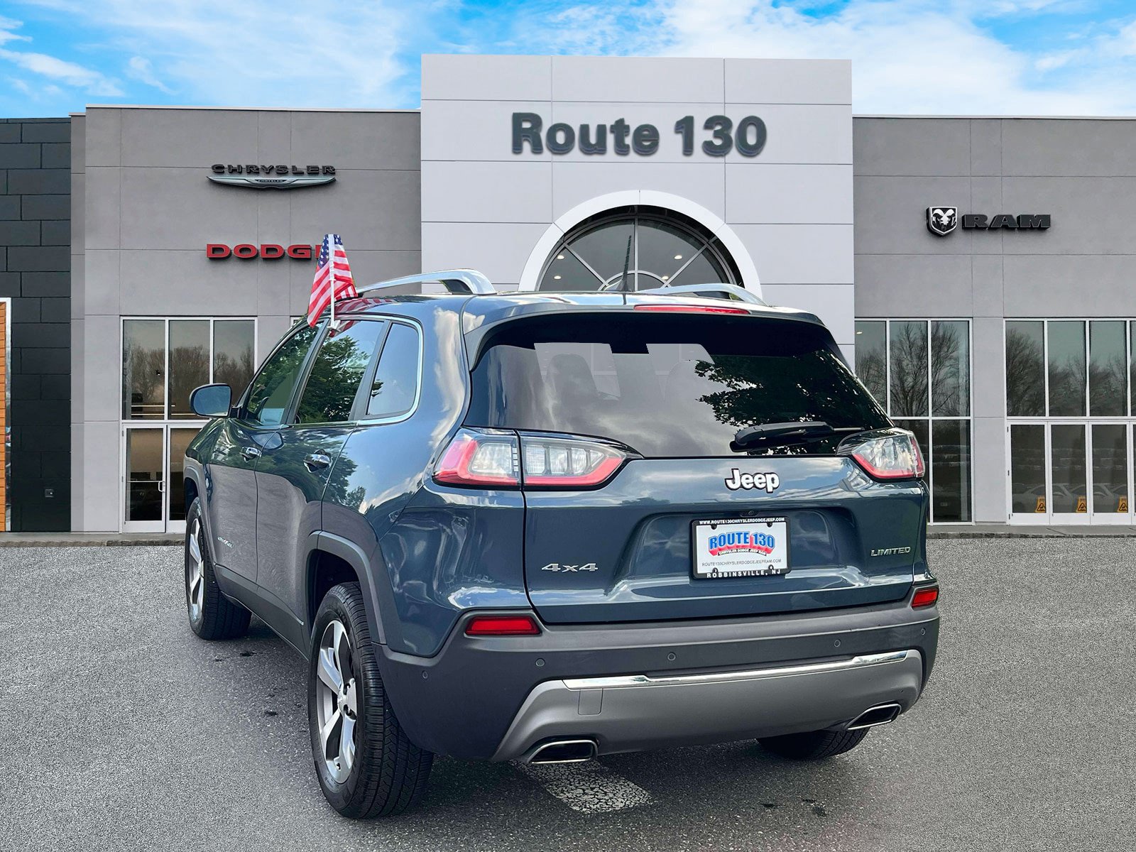 Used 2021 Jeep Cherokee Limited w/ Mopar Interior Package AWD/4WD image 3