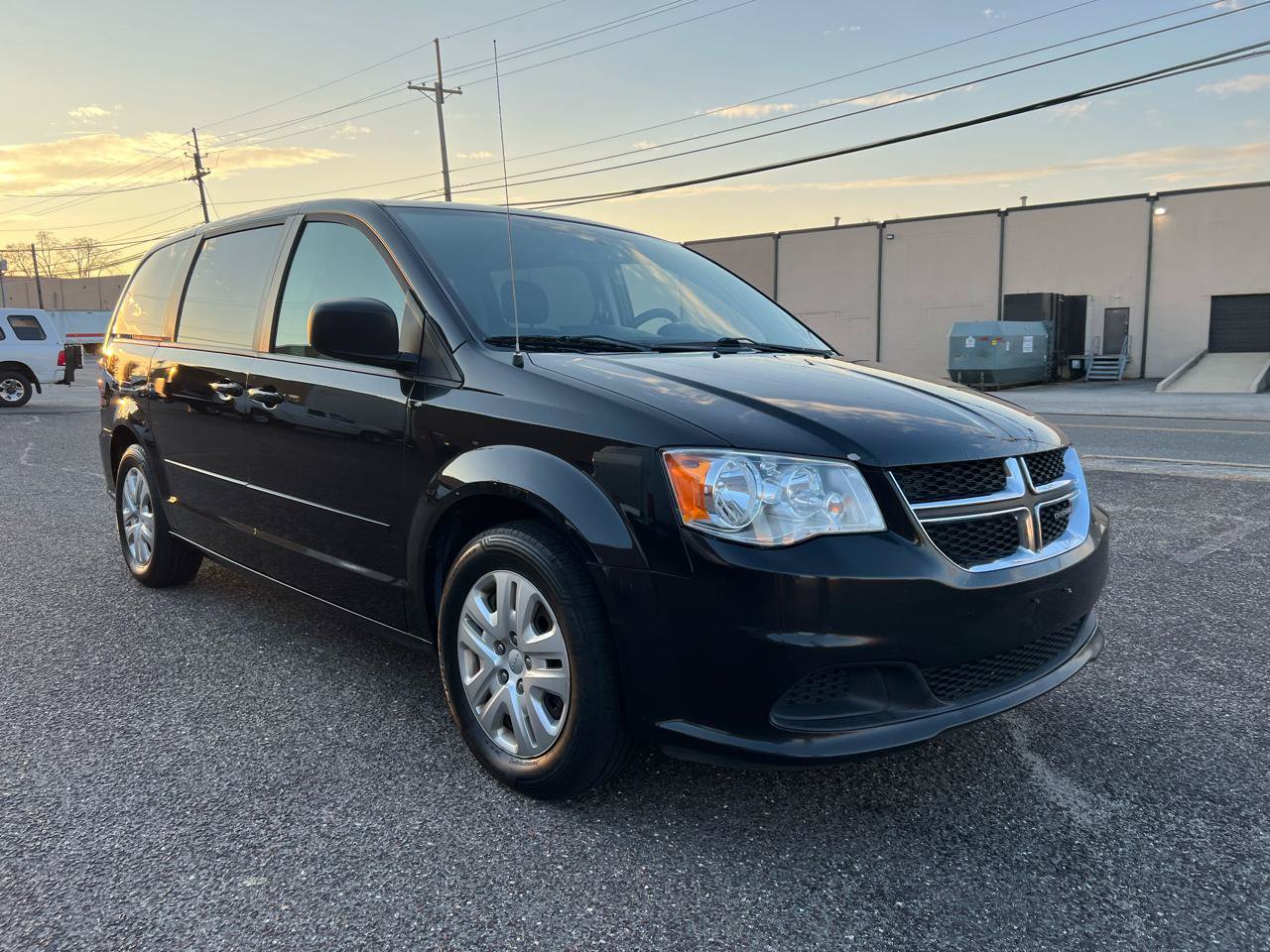 Used 2017 Dodge Grand Caravan SE w/ Power Window Group FWD image 3