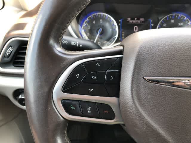 Used 2017 Chrysler Pacifica Touring-L FWD image 20