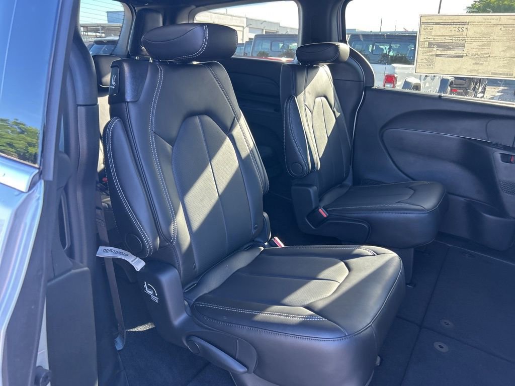 New 2026 Chrysler Pacifica Select image 26