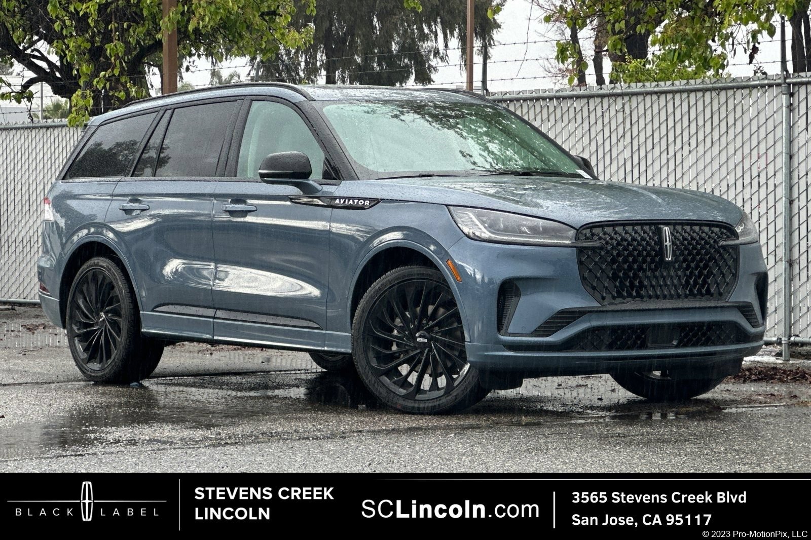 New 2026 Lincoln Aviator Reserve w/ Jet Appearance Package RWD image 1