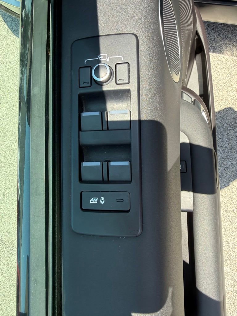 Used 2019 Land Rover Discovery SE AWD/4WD image 15