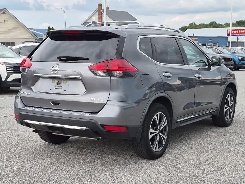 Used 2017 Nissan Rogue SL w/ SL Premium Package AWD/4WD image 3