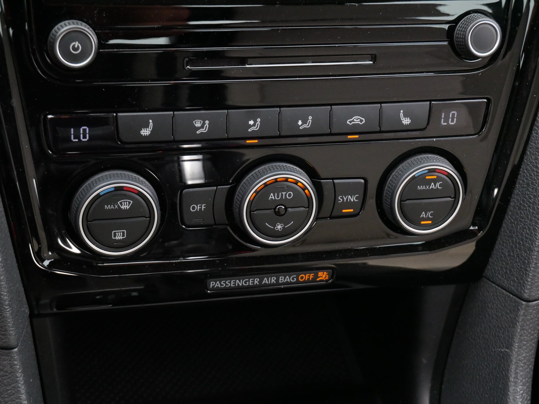 Certified 2020 Volkswagen Passat 2.0T R-Line FWD image 23