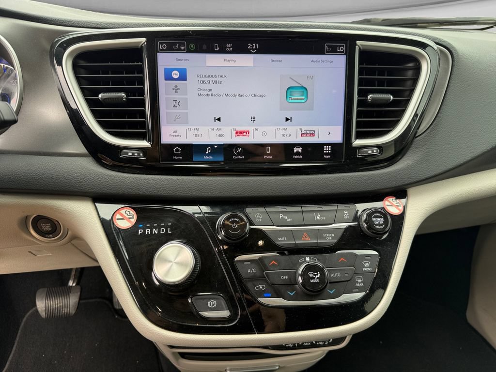 Used 2024 Chrysler Pacifica Touring-L FWD image 25