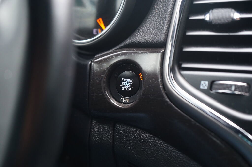 Used 2018 Jeep Grand Cherokee Altitude image 22