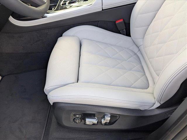 Used 2025 BMW X7 xDrive40i w/ M Sport Package image 4