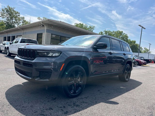 Used 2023 Jeep Grand Cherokee L Laredo AWD/4WD image 29