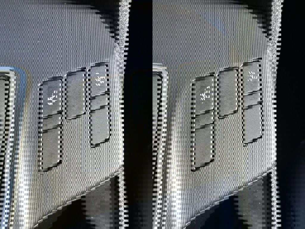 Certified 2026 Kia Sportage EX w/ EX Panorama Roof Package image 24