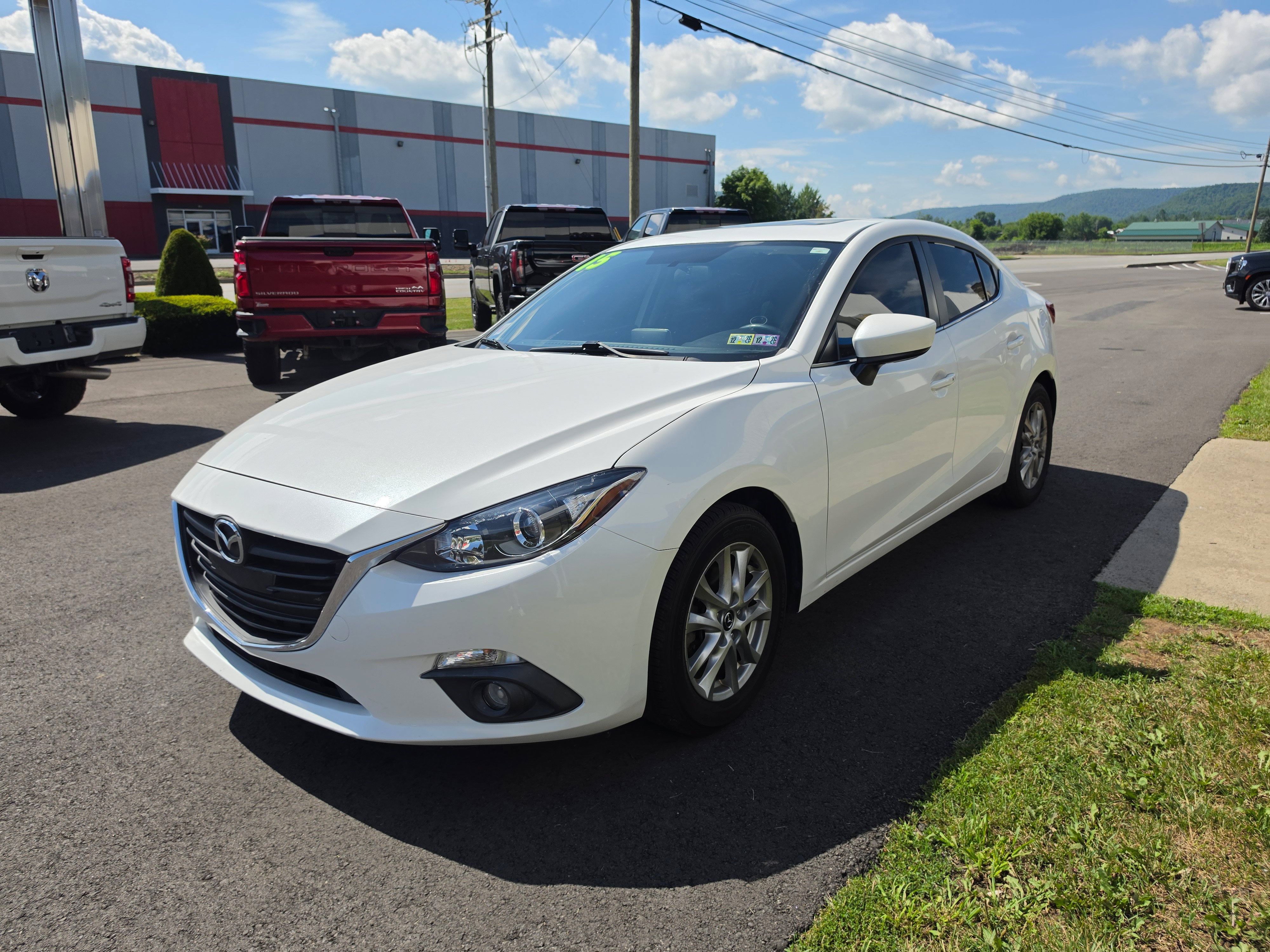 Used 2015 MAZDA MAZDA3 i Touring w/ Technology Package FWD image 8