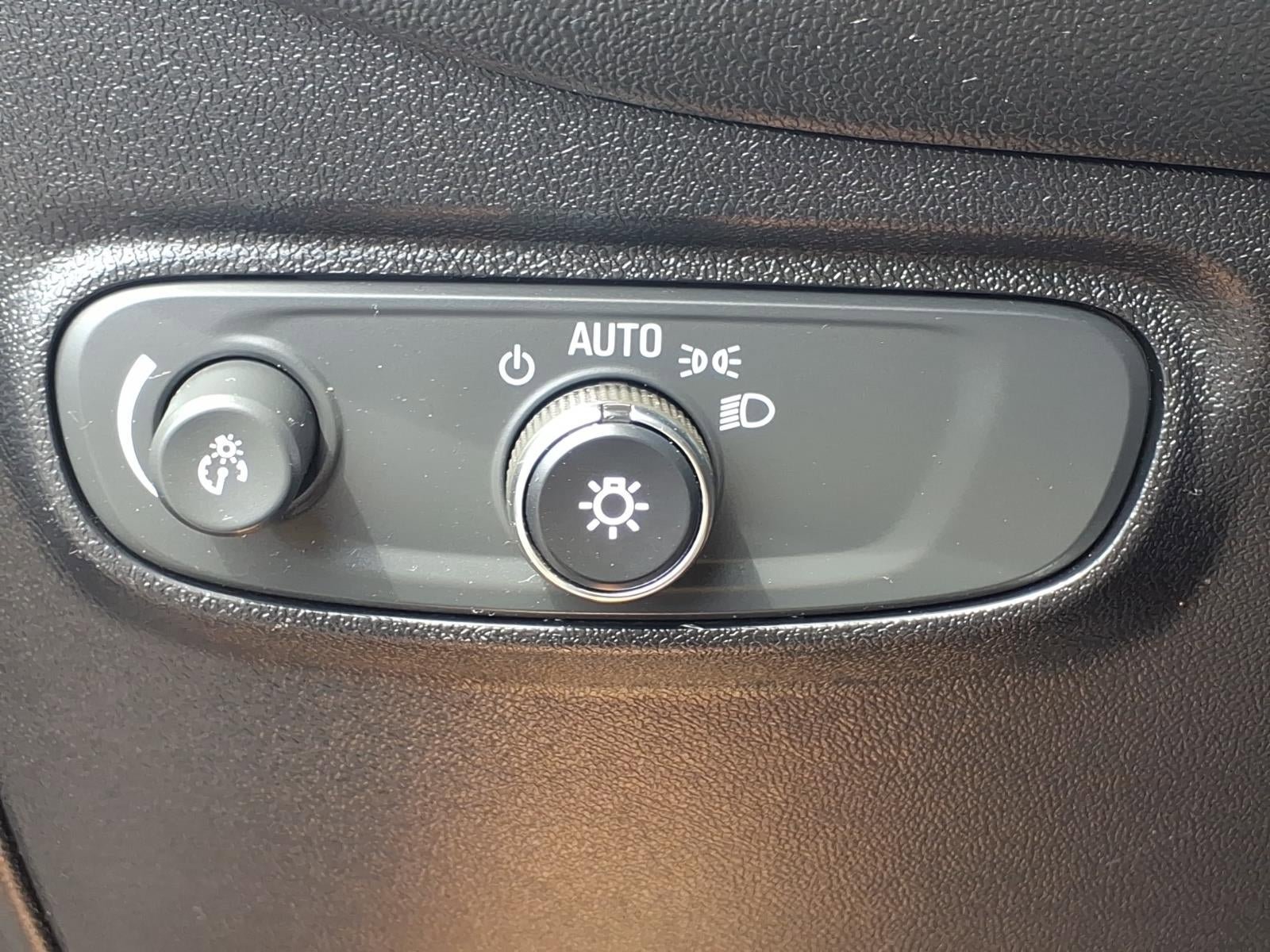 Used 2019 Chevrolet Equinox LT w/ Sun & Navigation Package FWD image 15