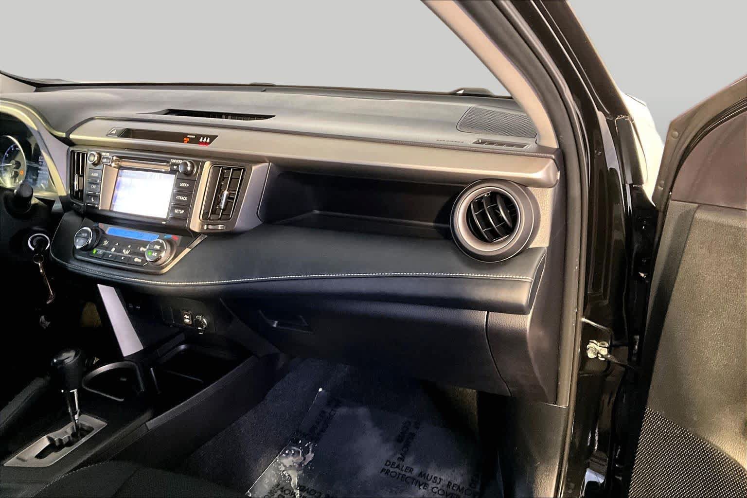 Used 2018 Toyota RAV4 XLE AWD/4WD image 19