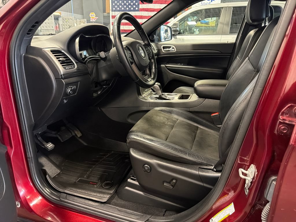 Used 2021 Jeep Grand Cherokee Laredo X AWD/4WD image 4