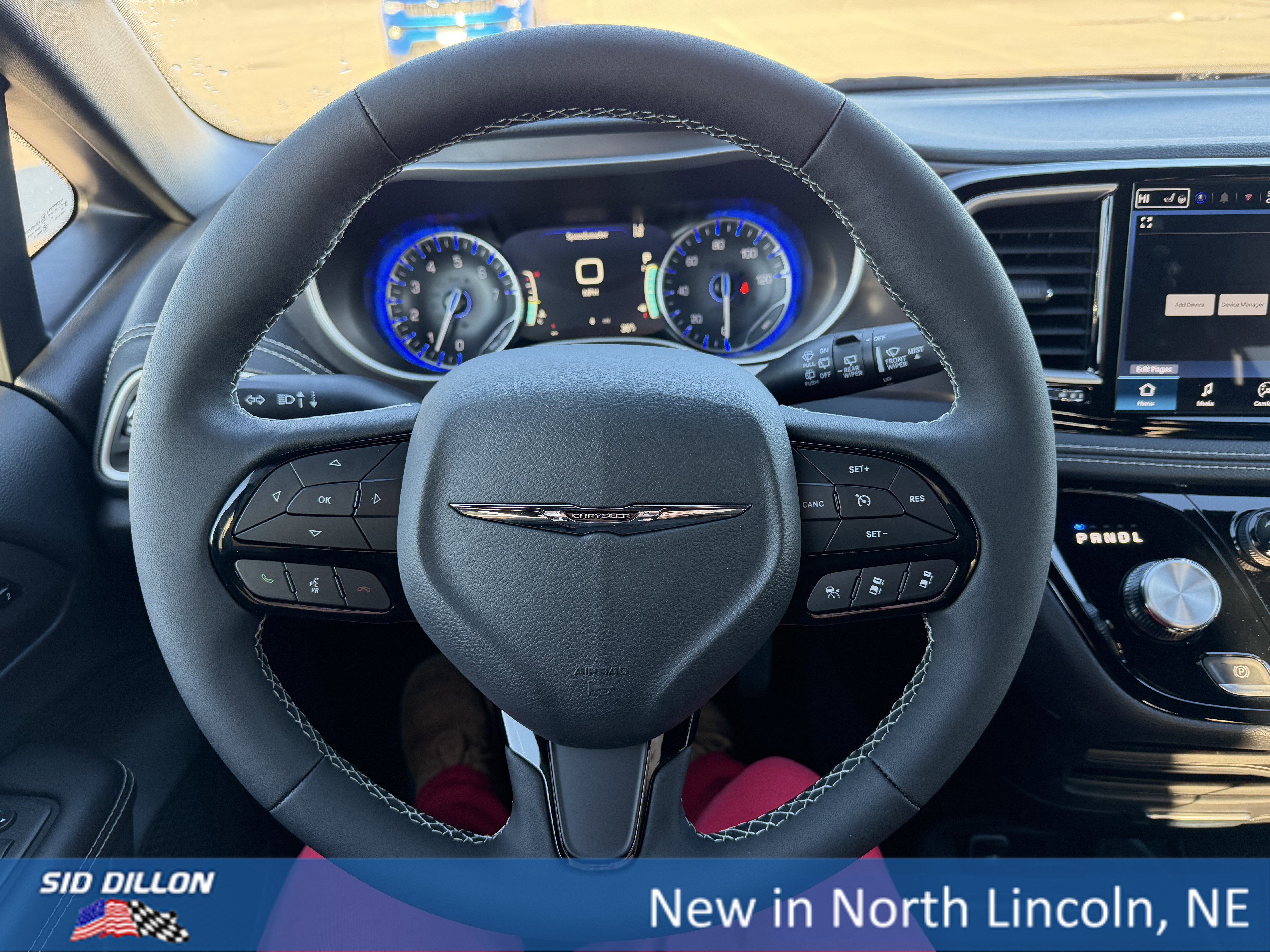 New 2026 Chrysler Pacifica Select image 8