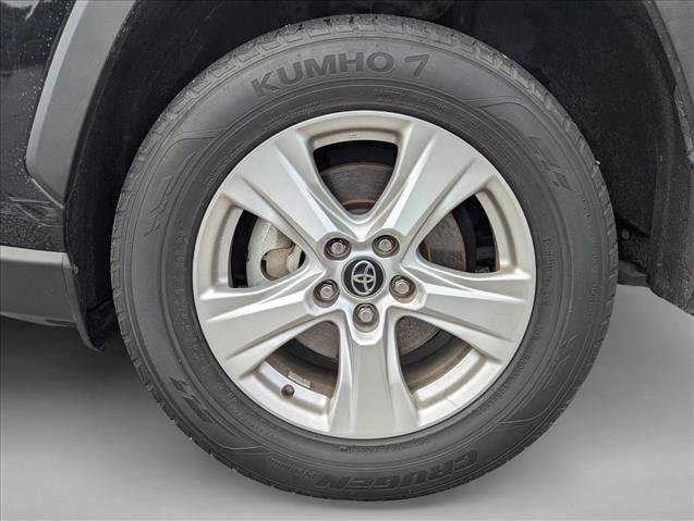 Used 2021 Toyota RAV4 XLE FWD image 9