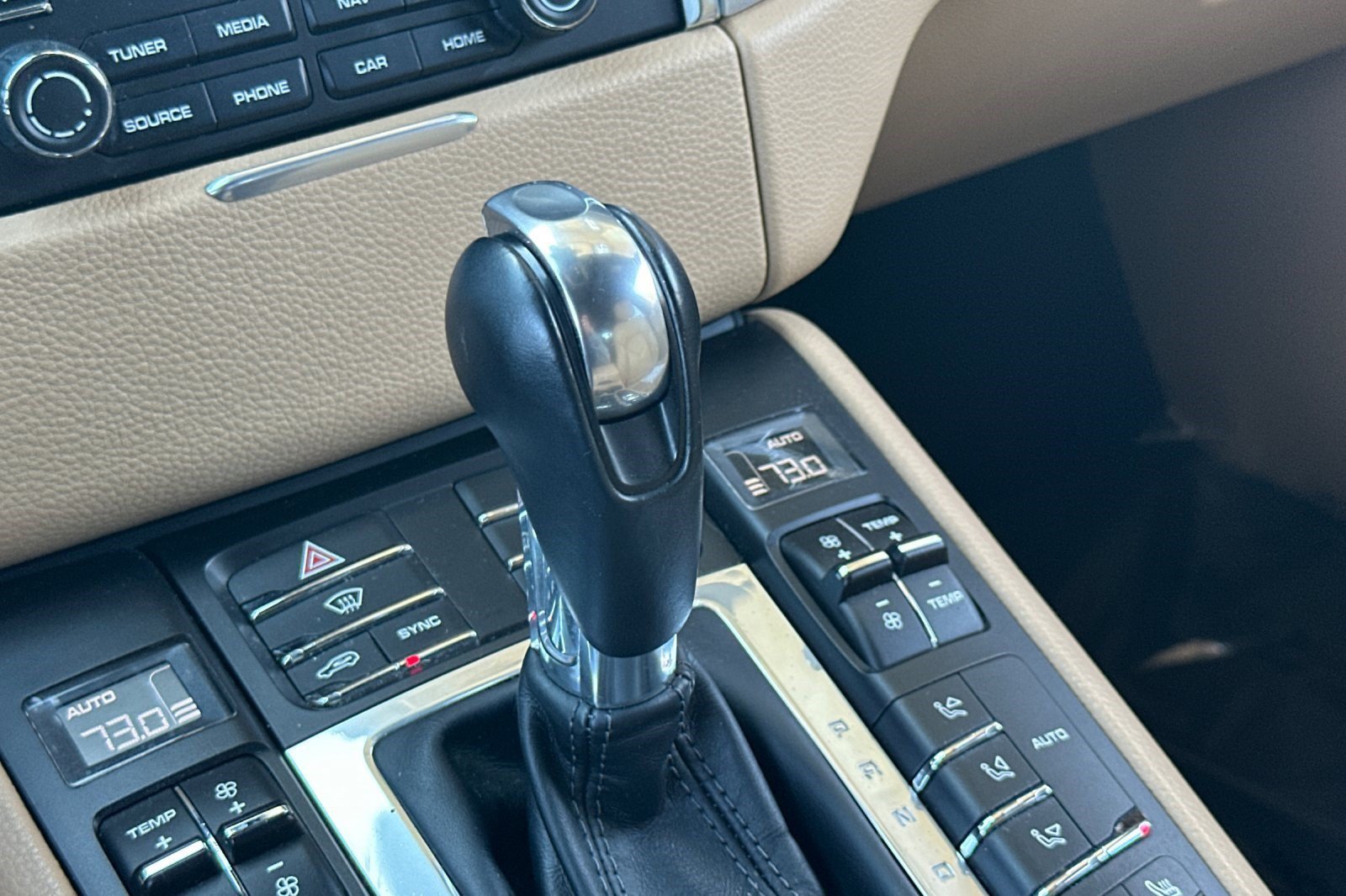 Used 2018 Porsche Macan AWD/4WD image 16