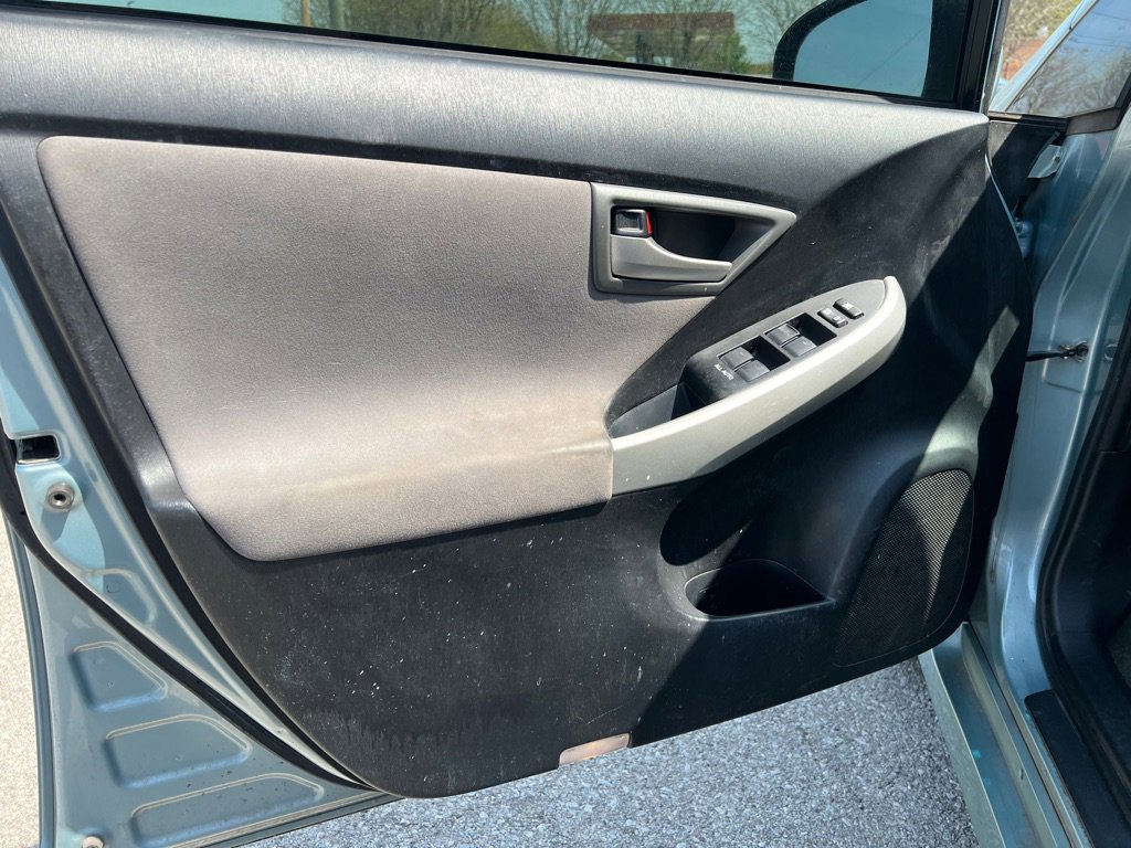 Used 2014 Toyota Prius Plug-In Hybrid image 10