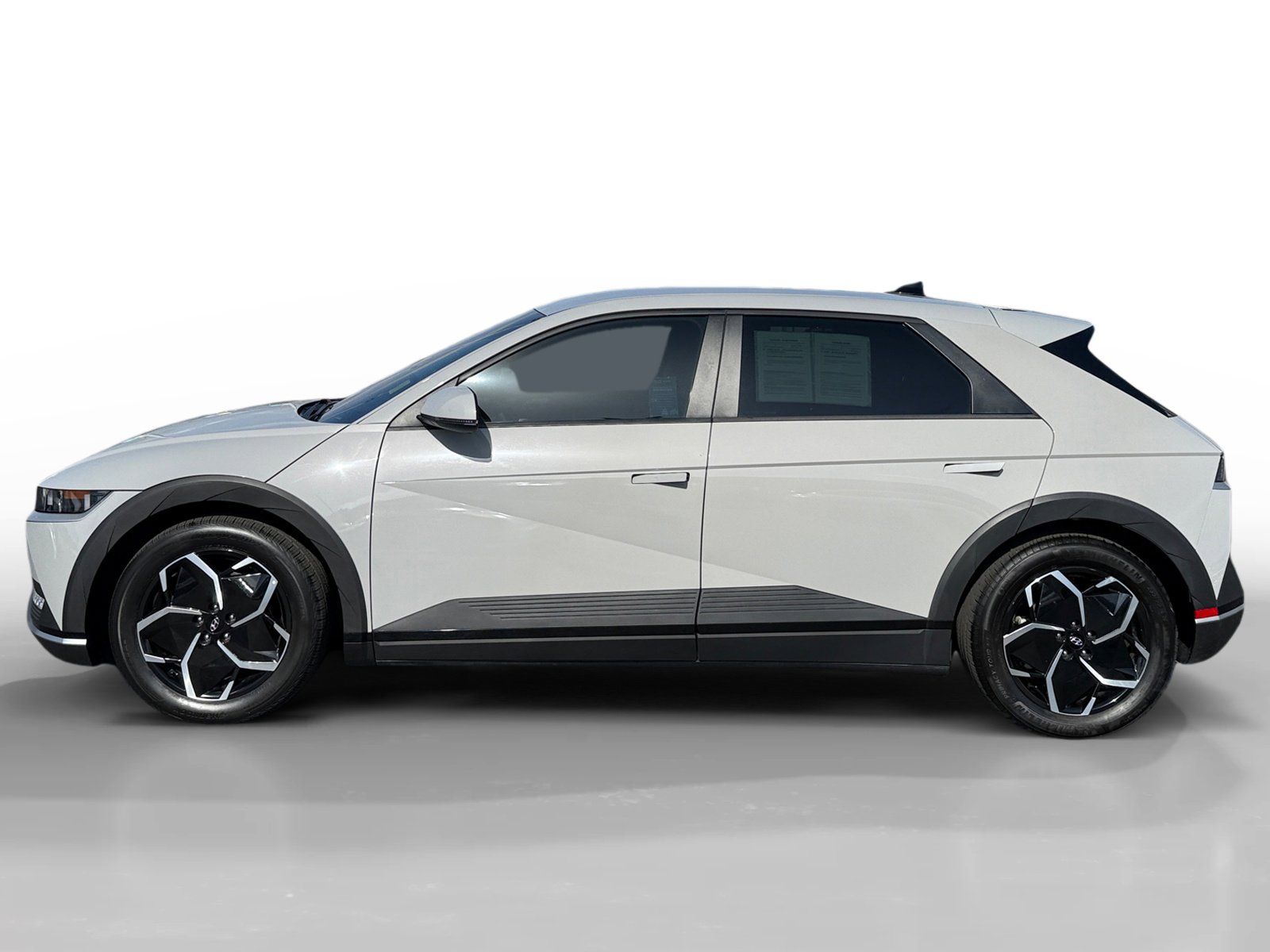 Used 2024 Hyundai Ioniq 5 SE RWD image 2