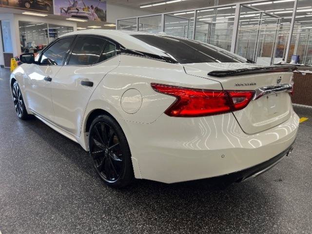 Used 2017 Nissan Maxima SR w/ Midnight Edition FWD image 5