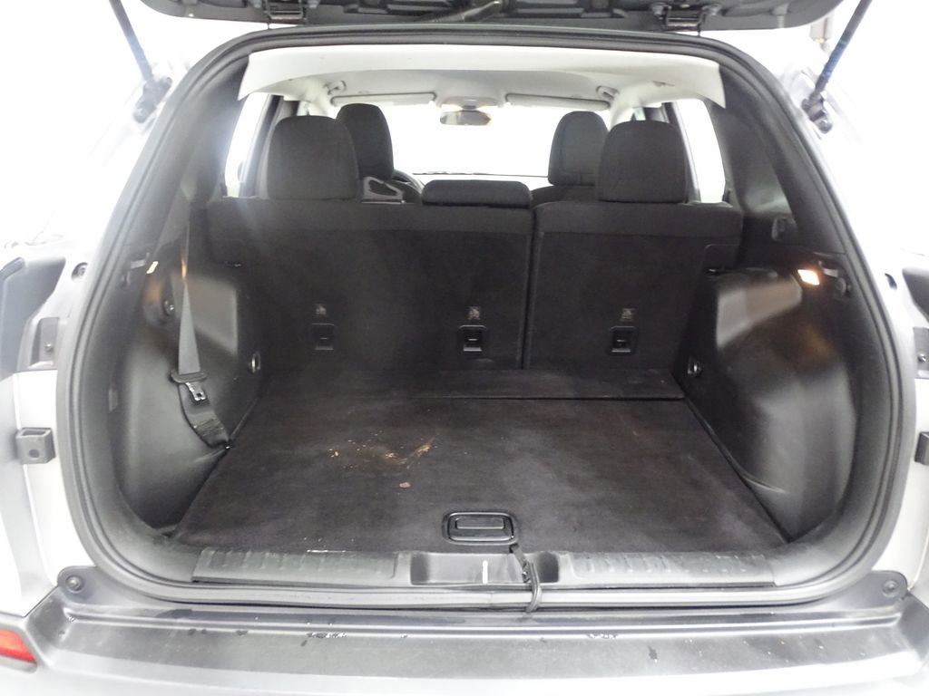 Used 2019 Jeep Cherokee Latitude w/ Popular Appearance Group image 13