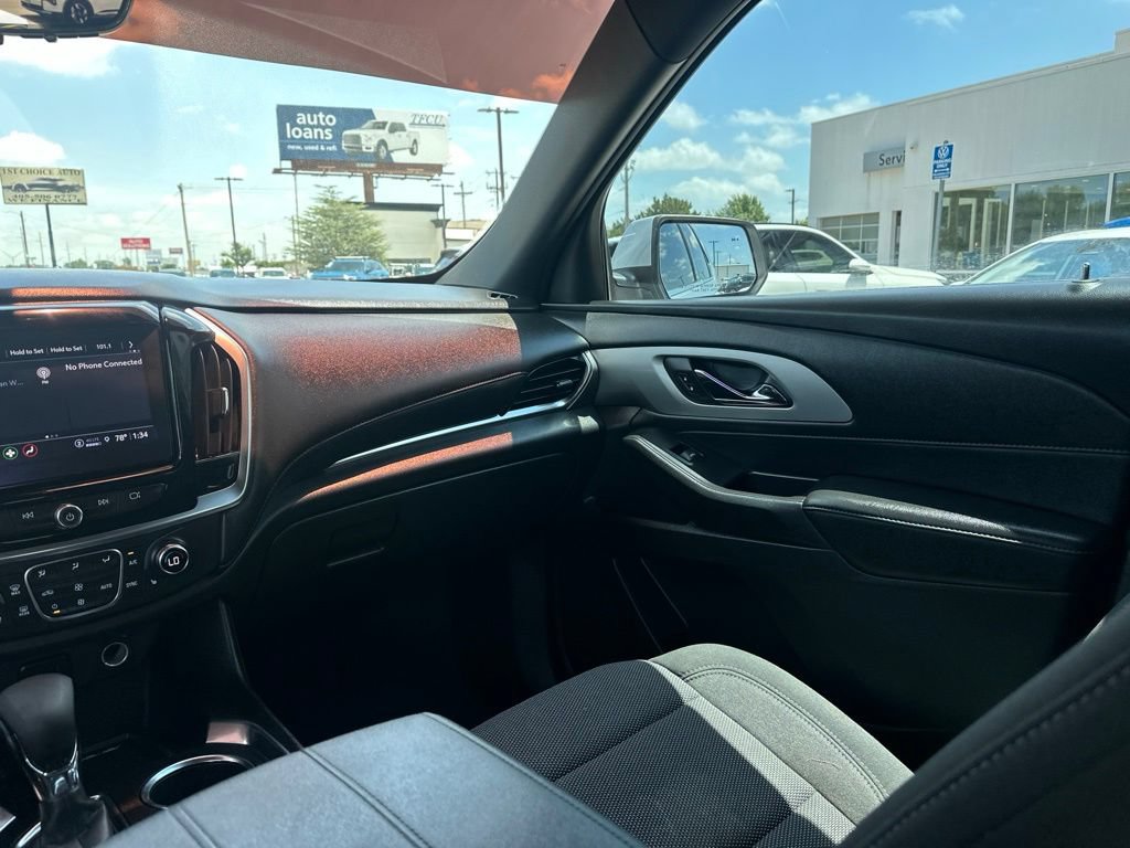 Used 2022 Chevrolet Traverse LT FWD image 17