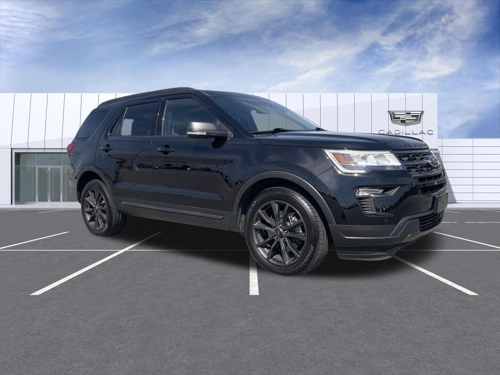 Used 2019 Ford Explorer XLT w/ Equipment Group 202A AWD/4WD image 2