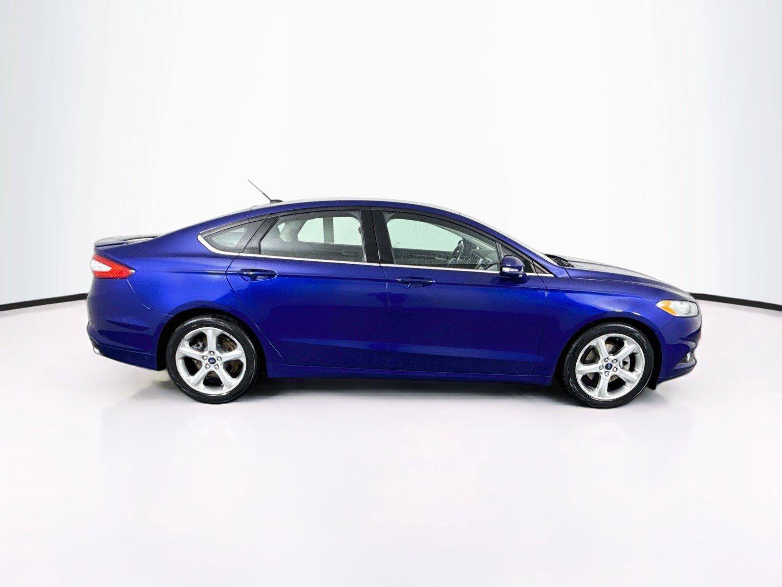 Used 2016 Ford Fusion SE FWD image 10