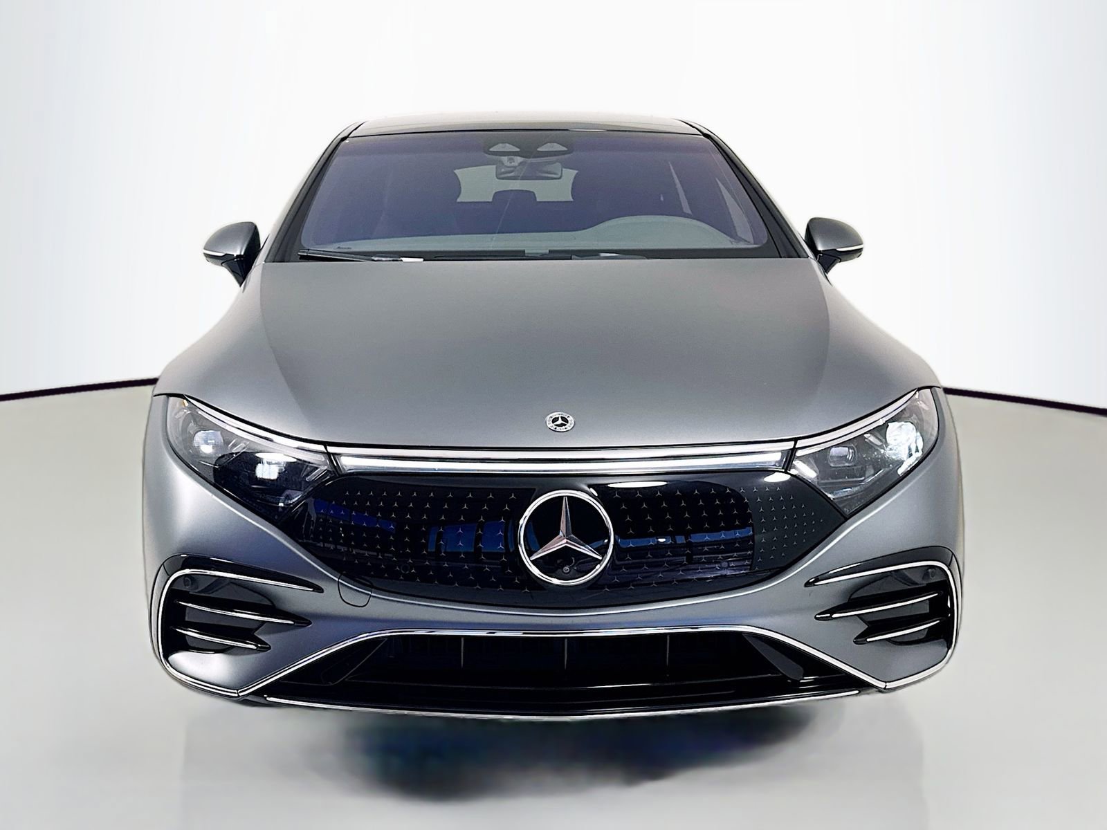 Used 2022 Mercedes-Benz EQS 580 4MATIC Sedan image 2