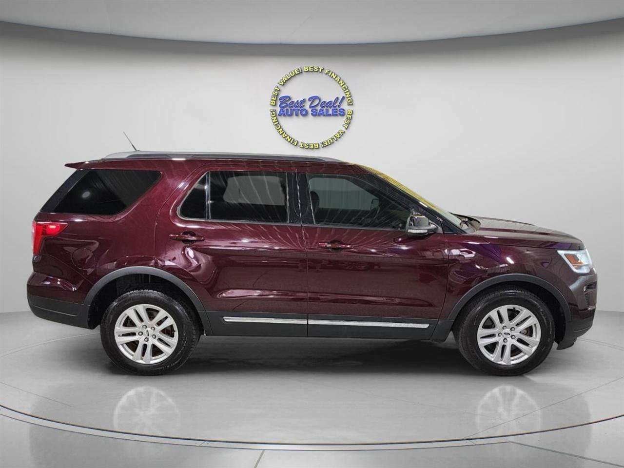 Used 2018 Ford Explorer XLT w/ Equipment Group 202A AWD/4WD image 7