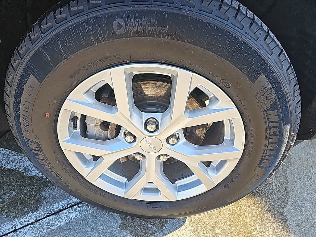 Certified 2023 Jeep Grand Cherokee Limited image 4