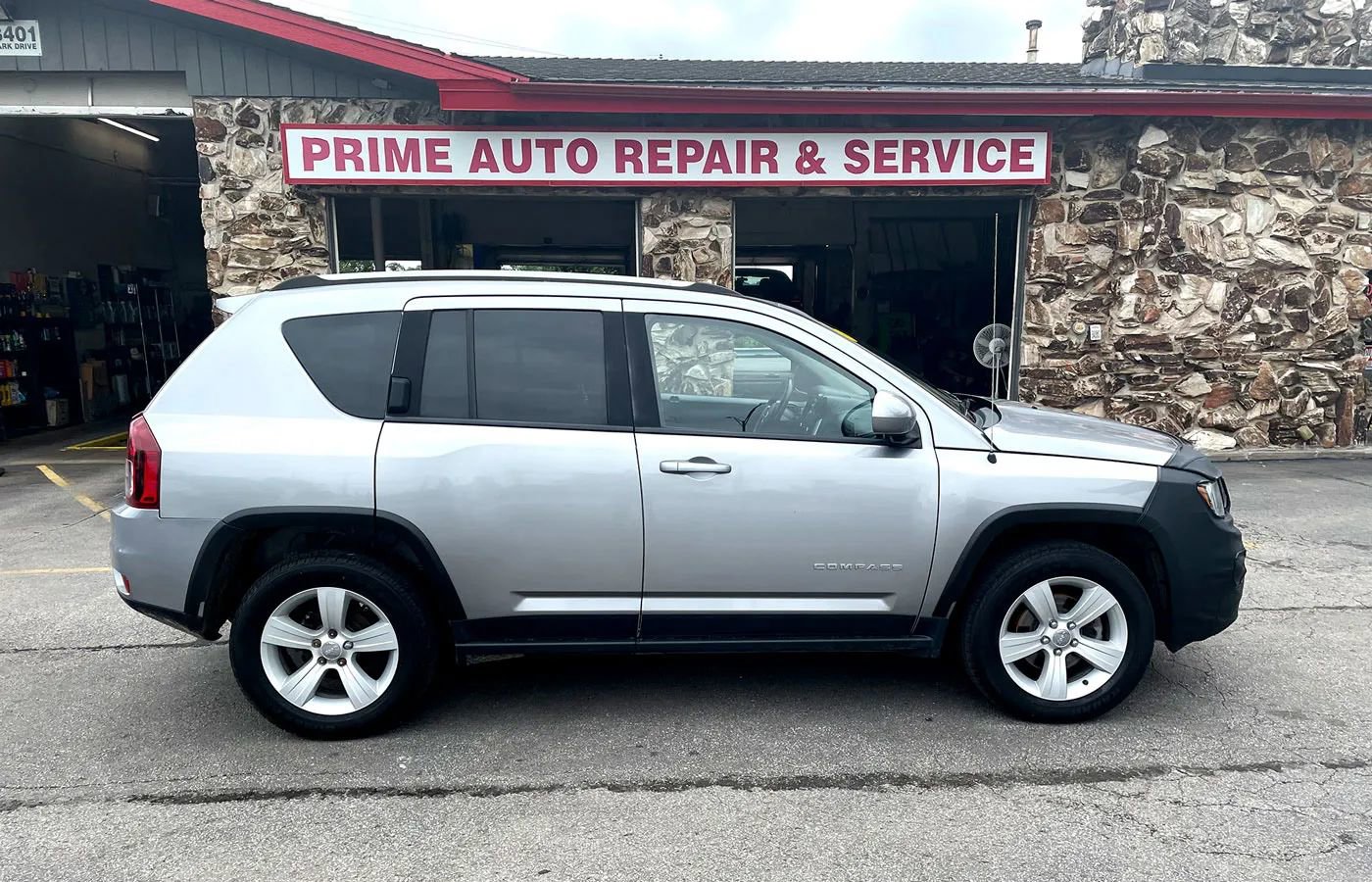 Used 2016 Jeep Compass Latitude AWD/4WD image 8