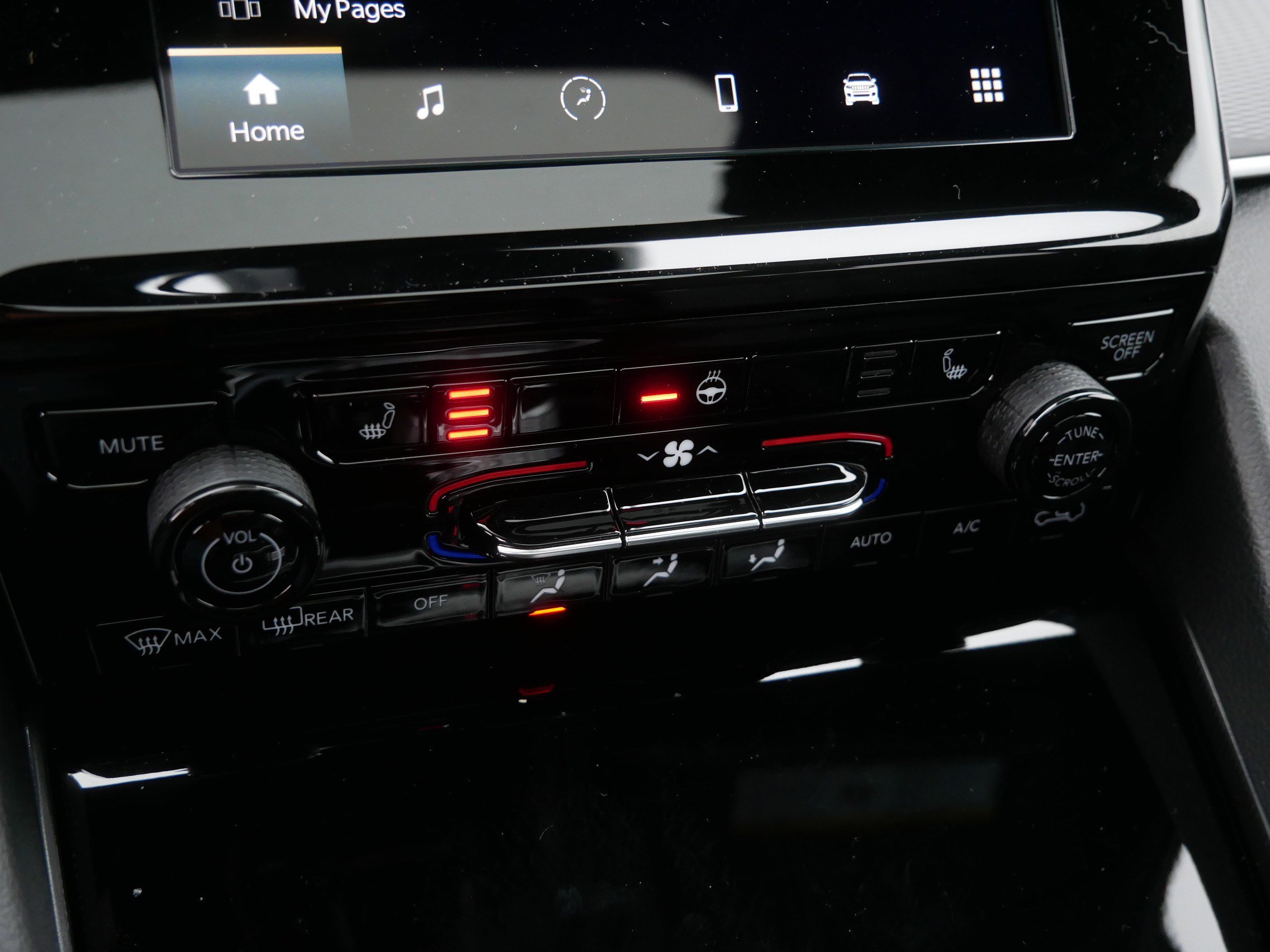 New 2025 Jeep Grand Cherokee Laredo X w/ Luxury Tech Group I image 17