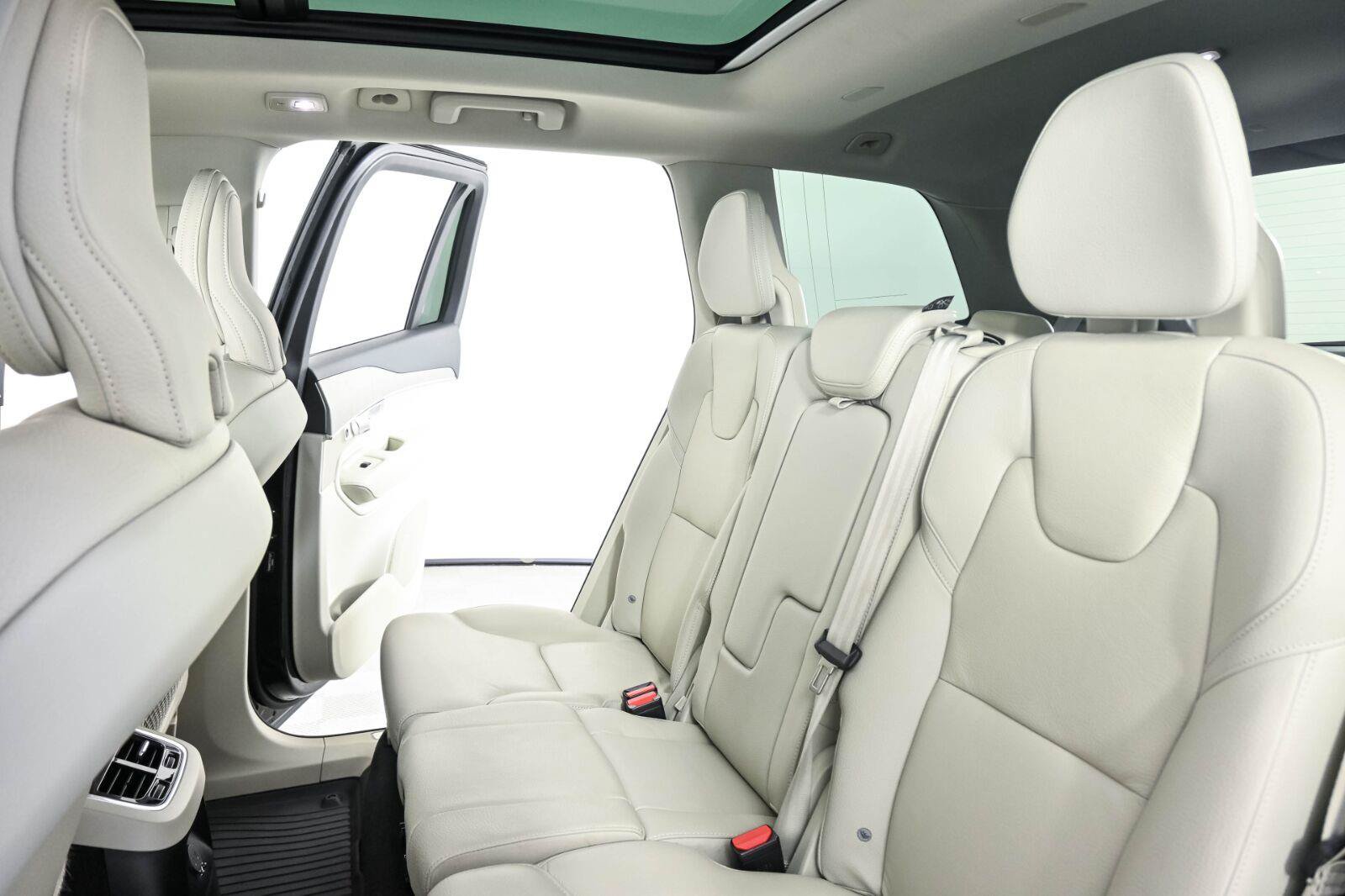 Used 2025 Volvo XC90 T8 Plus w/ Protection Package Premier AWD/4WD image 20