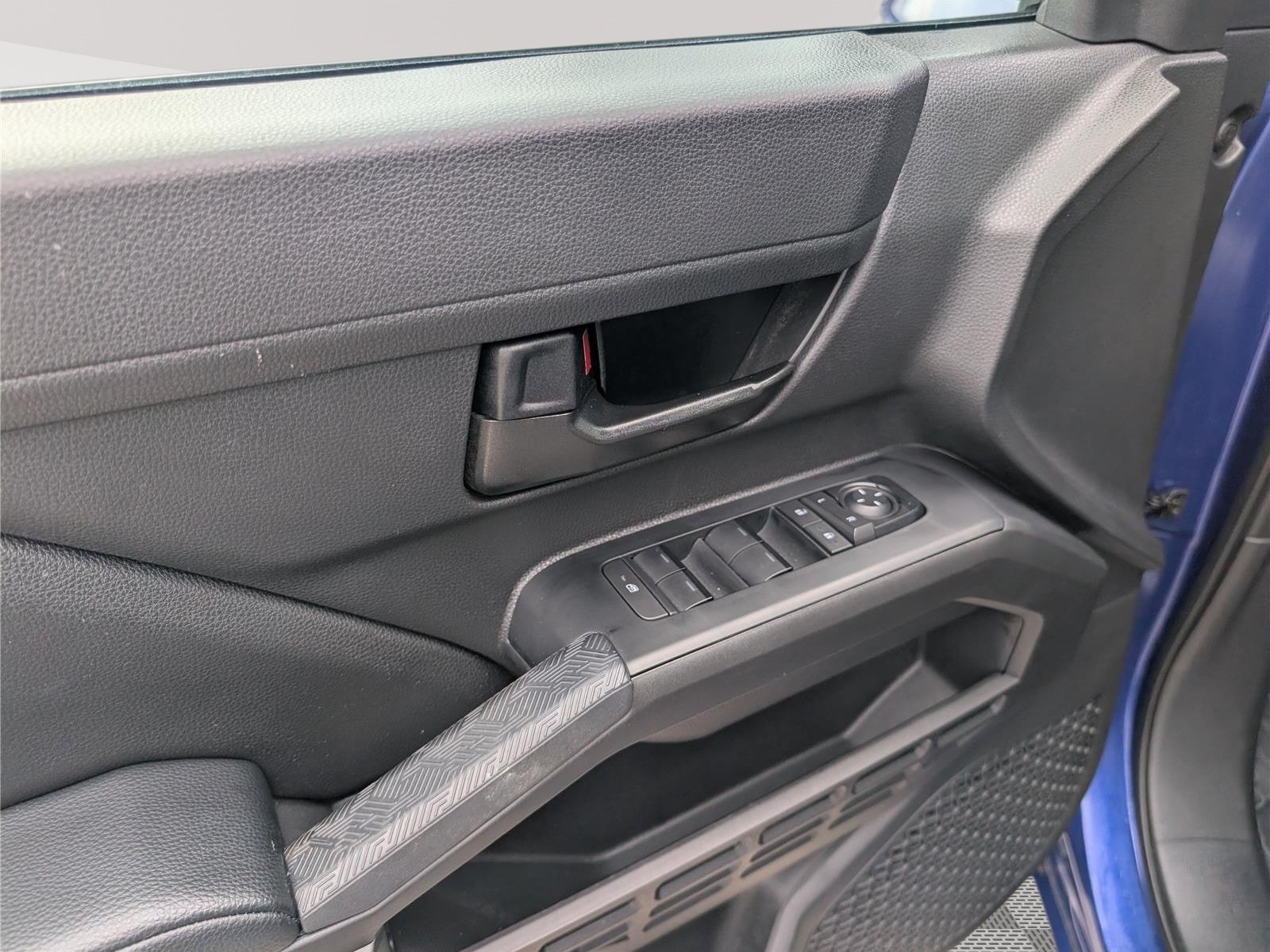 Used 2025 Toyota Tacoma SR5 AWD/4WD image 19