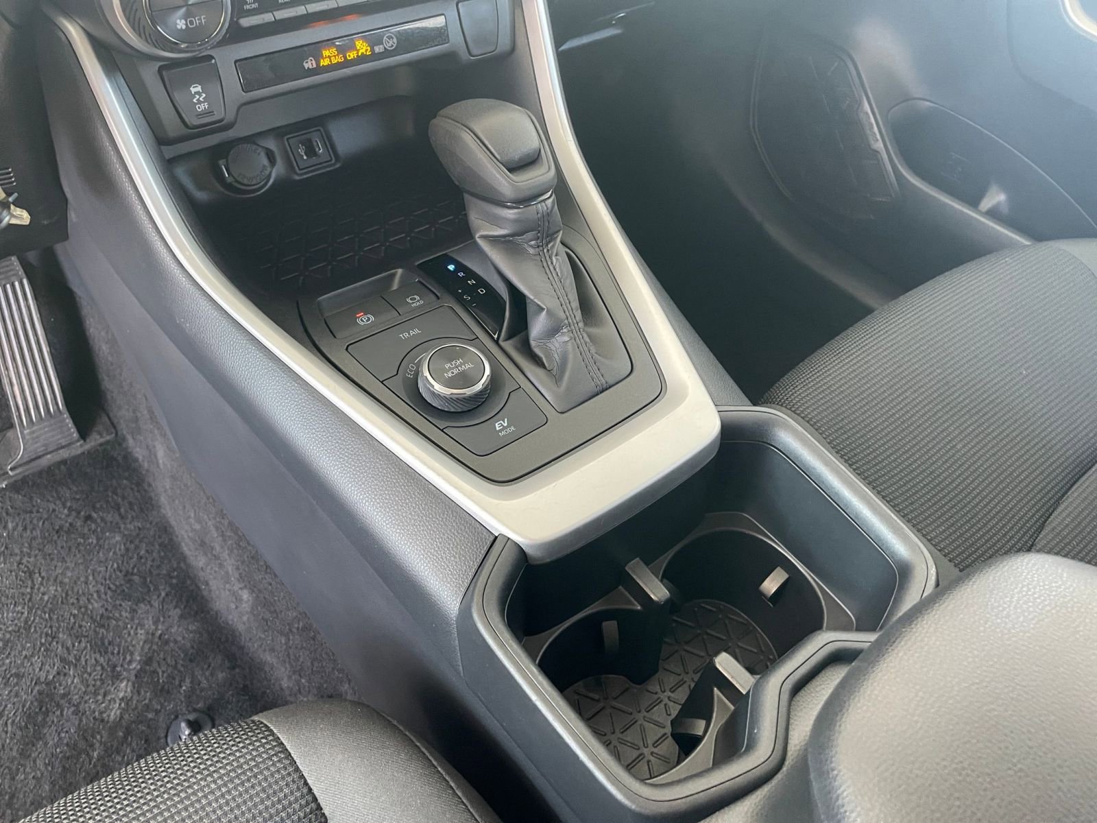 Used 2025 Toyota RAV4 LE image 40