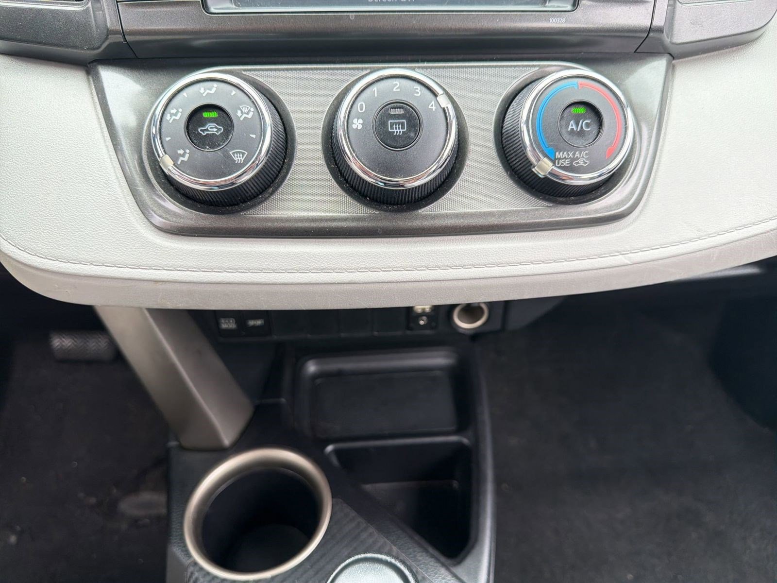 Used 2015 Toyota RAV4 LE AWD/4WD image 24