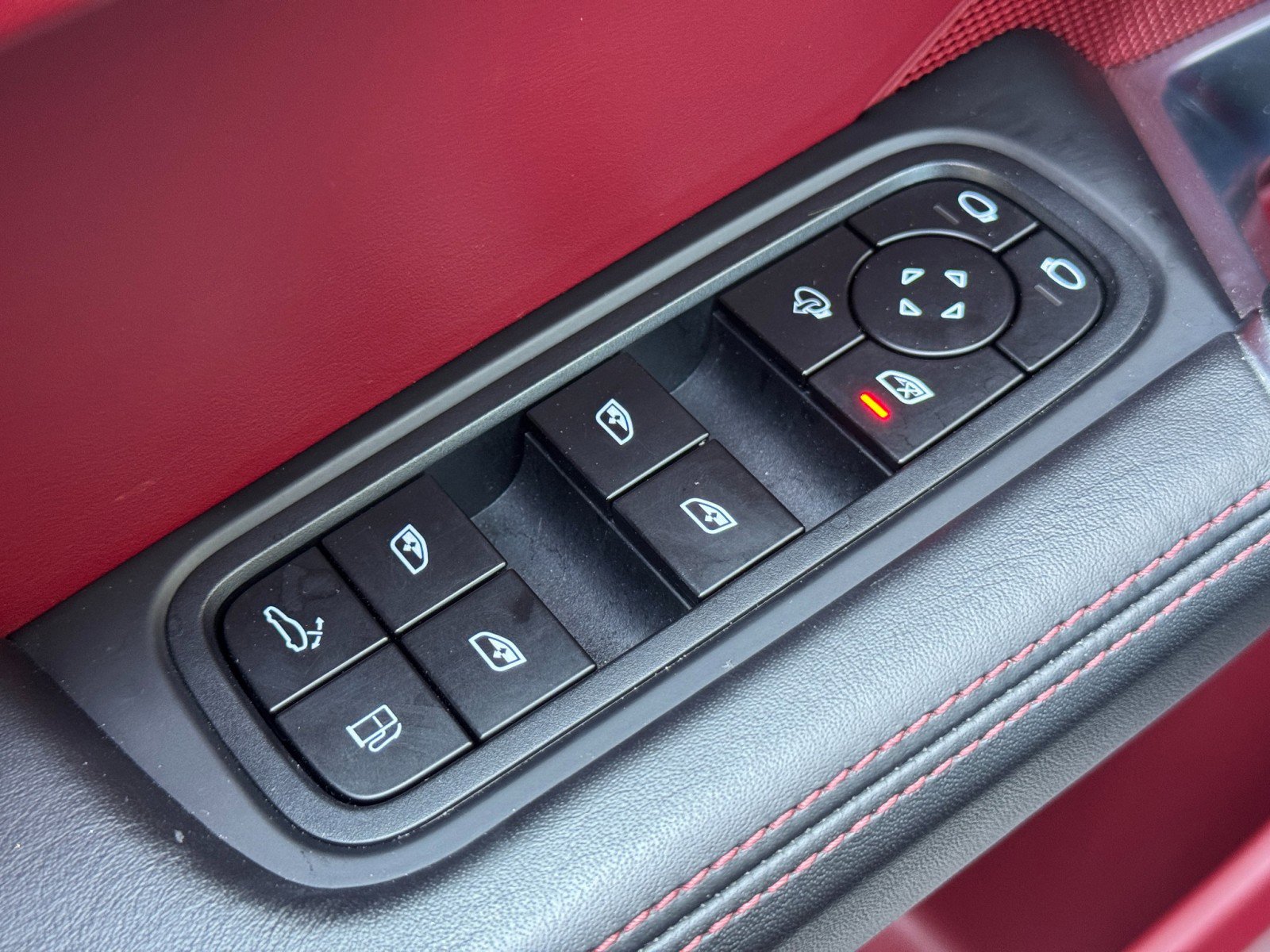 Used 2022 Porsche Cayenne Turbo S w/ Assistance Package image 18