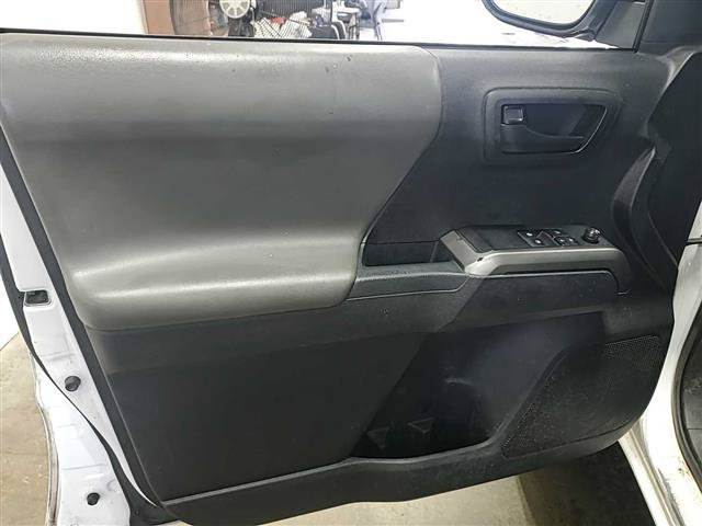 Used 2021 Toyota Tacoma SR5 AWD/4WD image 3